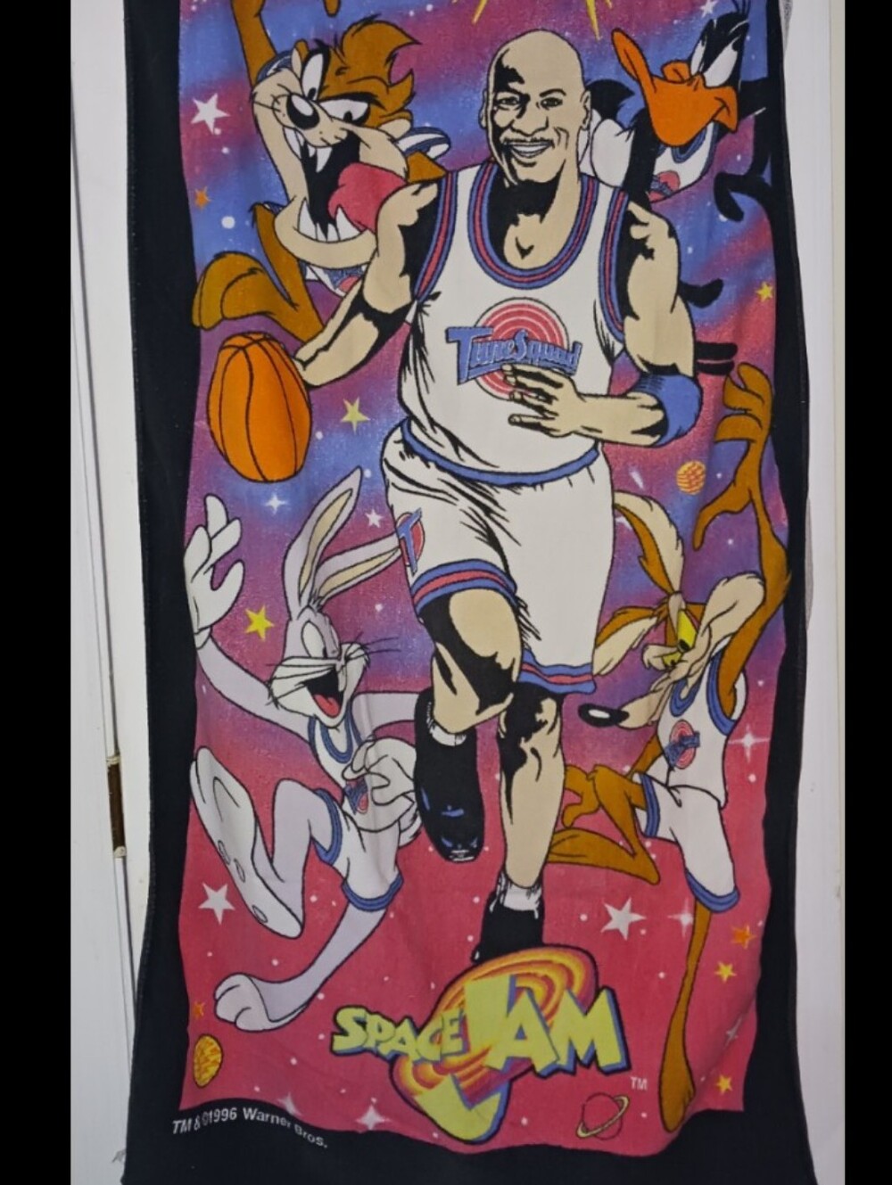 Vintage 1996 Michael Jordan Space Jam Movie Beach Towel. Bugs bunny, daffy duck
